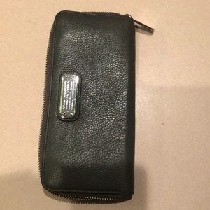 Marc by Marc Jacob’s wallet new with tags silver zipper three compartments